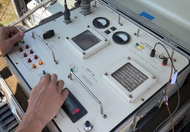 Magnetotellurics survey equipment